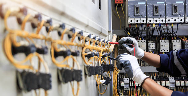 Professional Electrician technician working in Clawson, MI